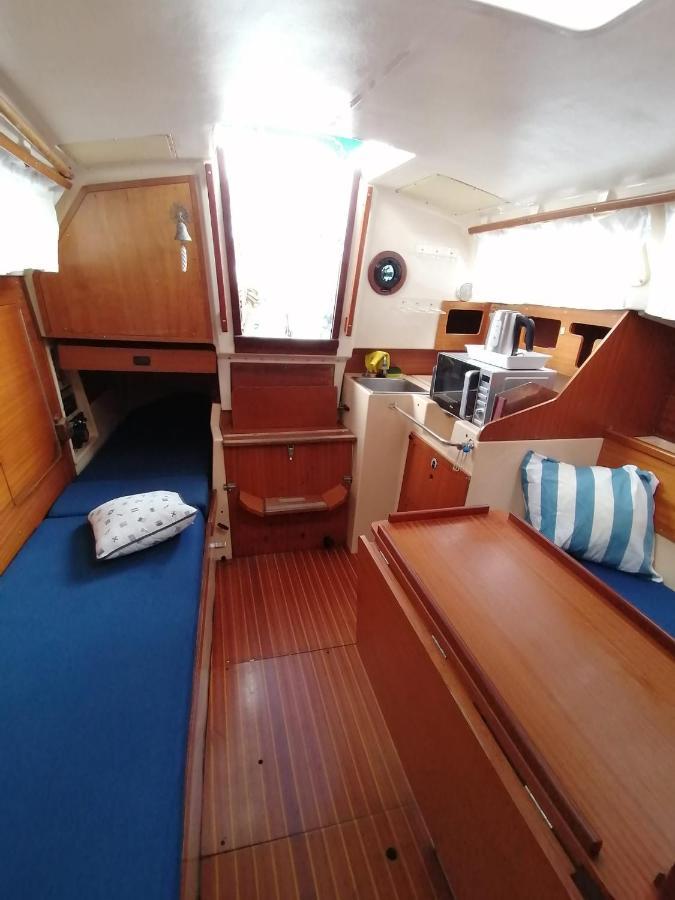 Cozy Sailboat In Barcelona!! No Showers Sant Adria de Besos Luaran gambar