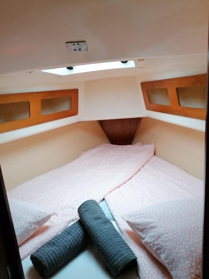 Cozy Sailboat In Barcelona!! No Showers Sant Adria de Besos Luaran gambar